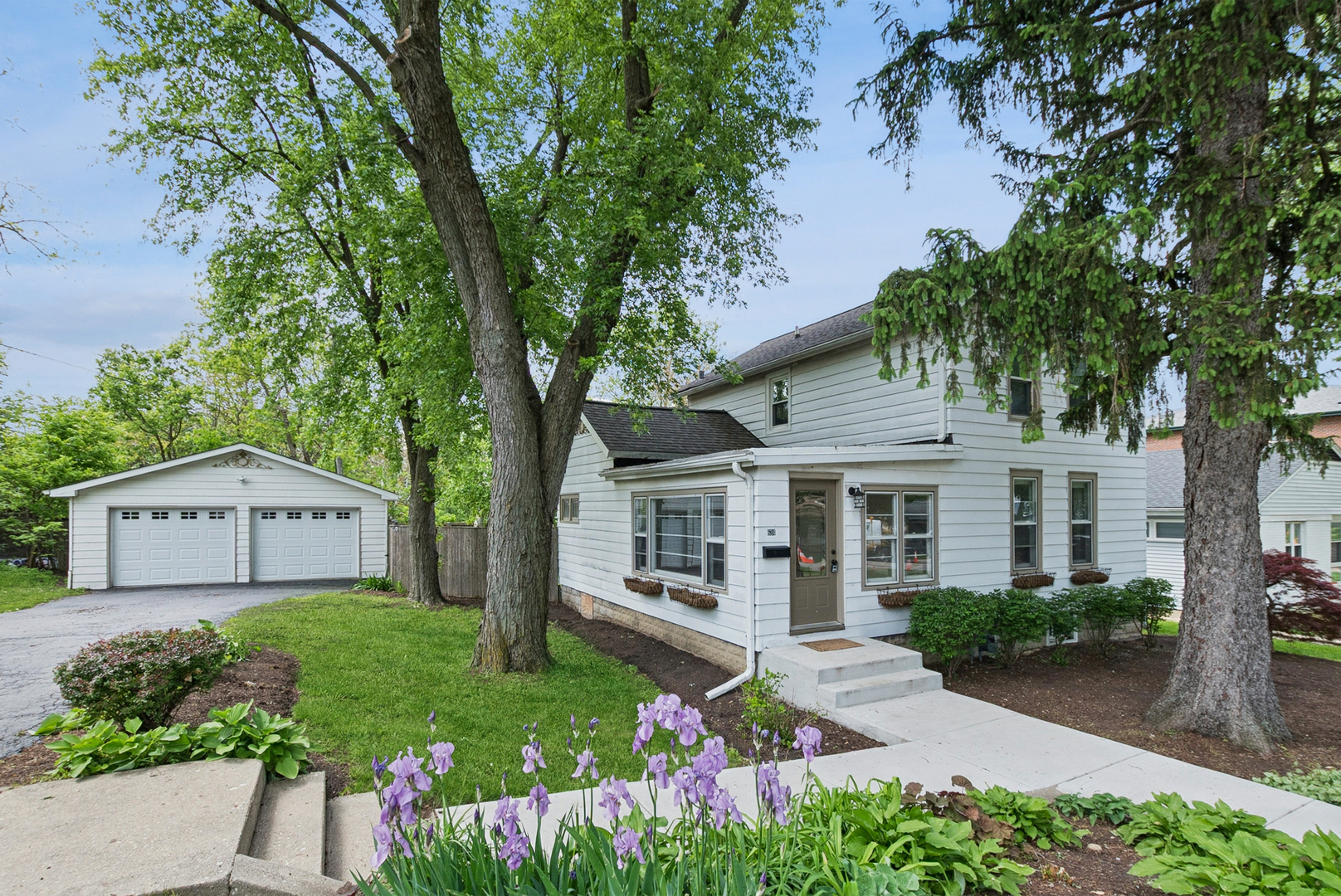 634 E 5th Avenue, Naperville, IL