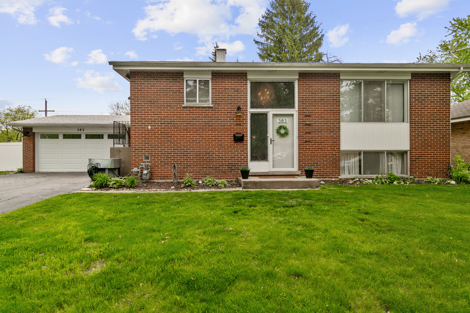 383 PARK Avenue, Wheeling, IL