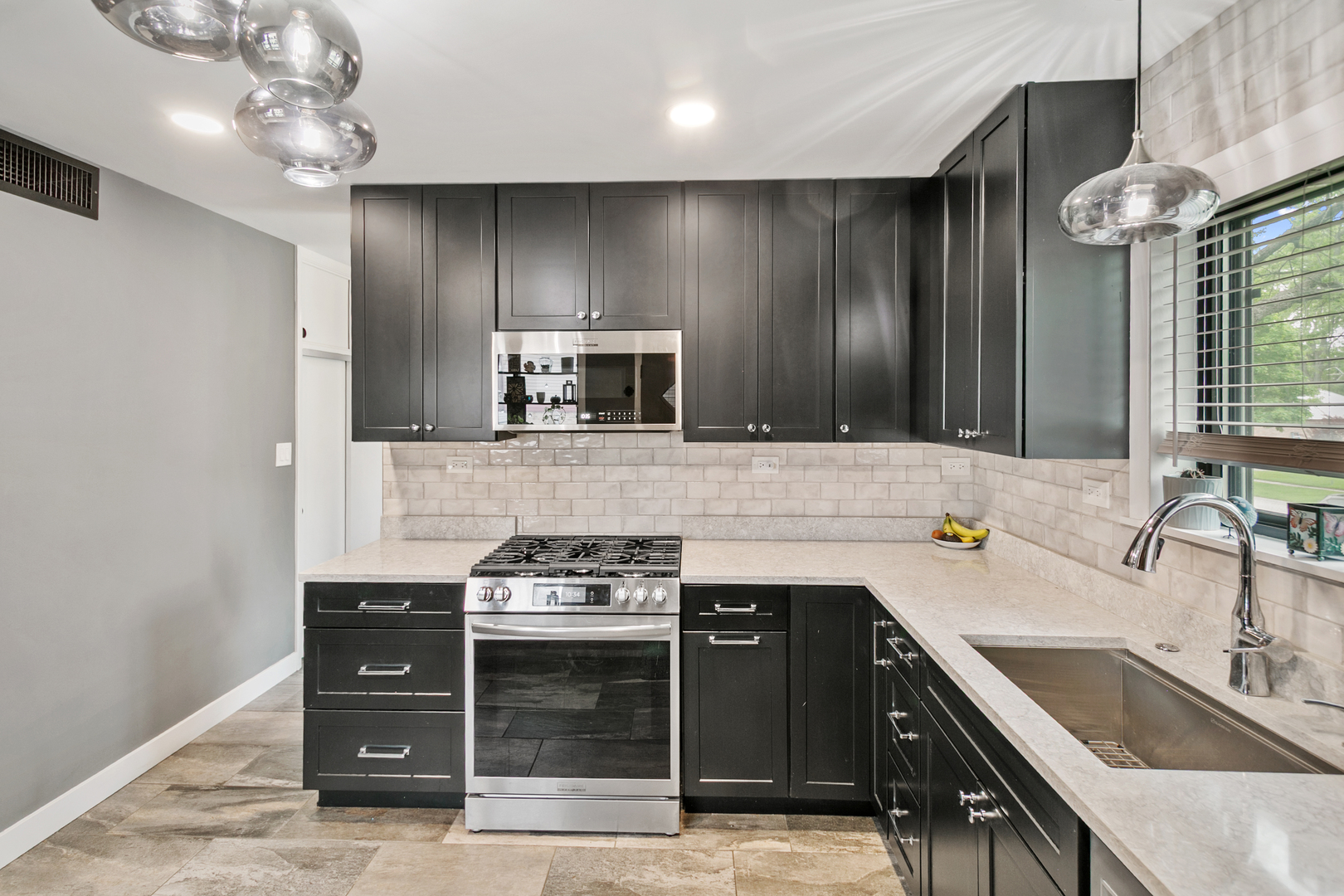383 PARK Avenue, Wheeling, IL