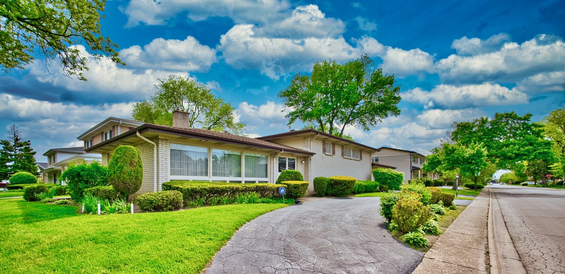 4351 W Chase Avenue, Lincolnwood, IL