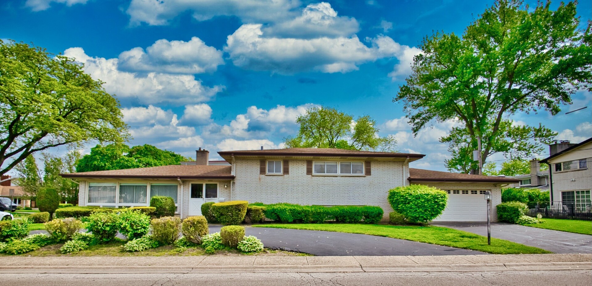 4351 W Chase Avenue, Lincolnwood, IL