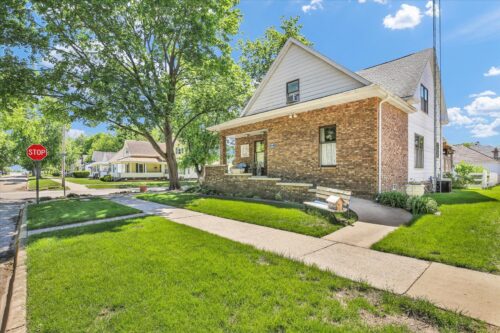 12 S Walnut Street, Villa Grove, IL