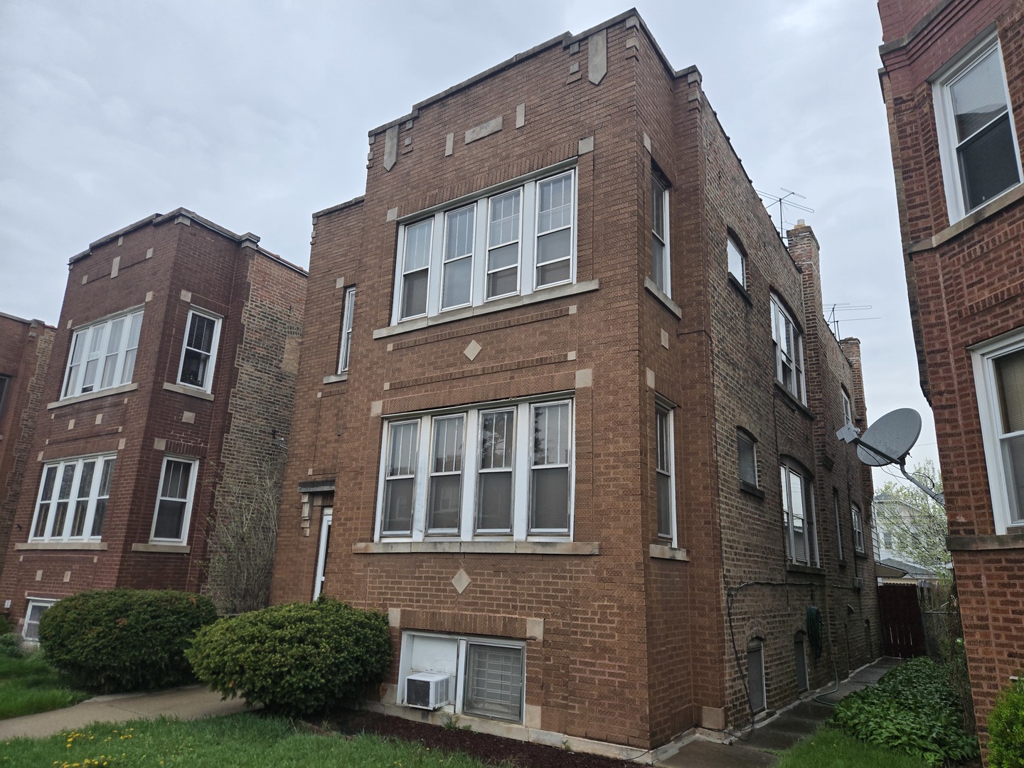 5342 W Newport Avenue, Chicago, IL