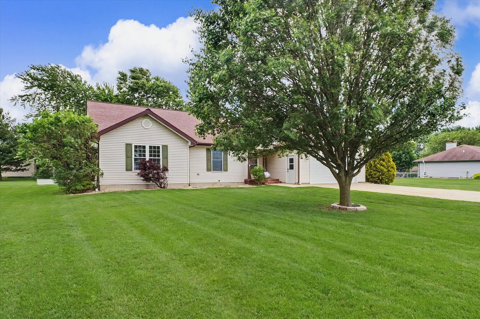 296 N 070 East Road, Loda, IL