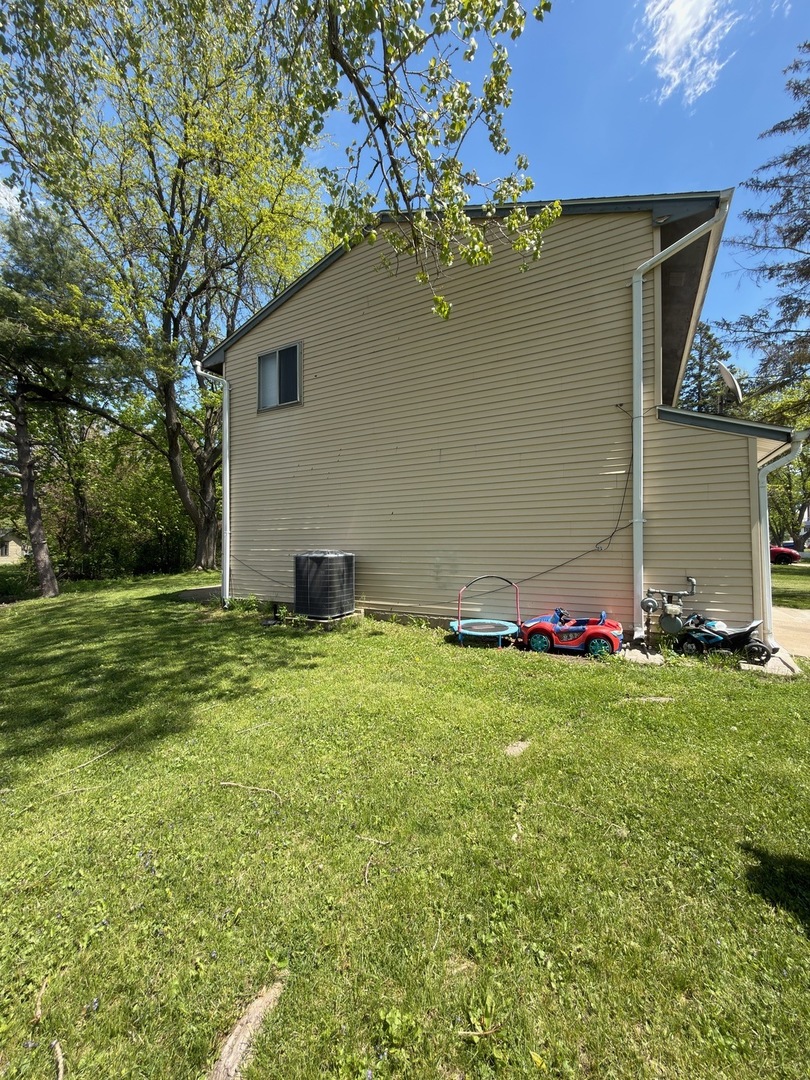 1064 Amherst Lane, University Park, IL