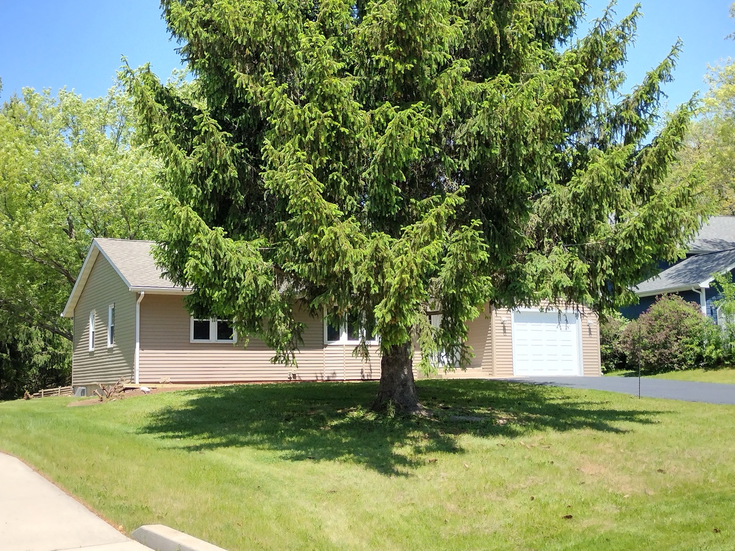216 Bounty Drive, Poplar Grove, IL