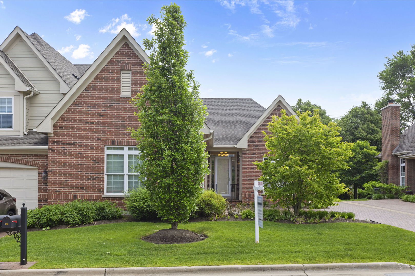 905 Hickory Drive, Western Springs, IL