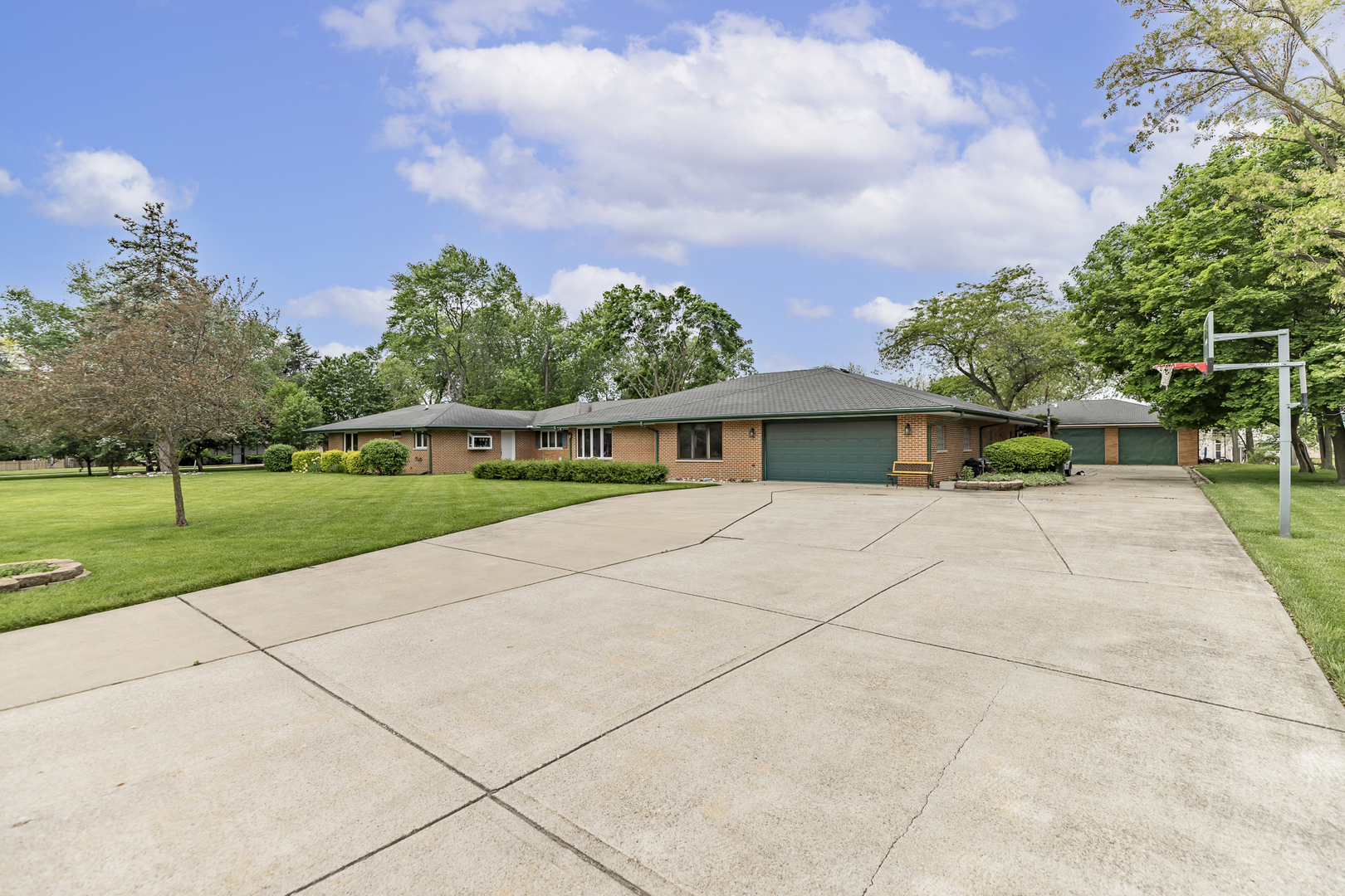 20560 Bensley Avenue, Lynwood, IL