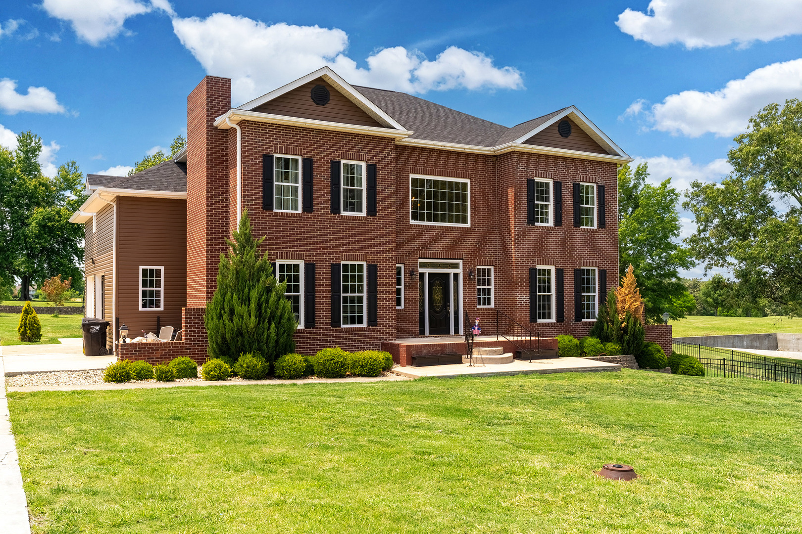 205 Fairway Drive, Harrisburg, IL