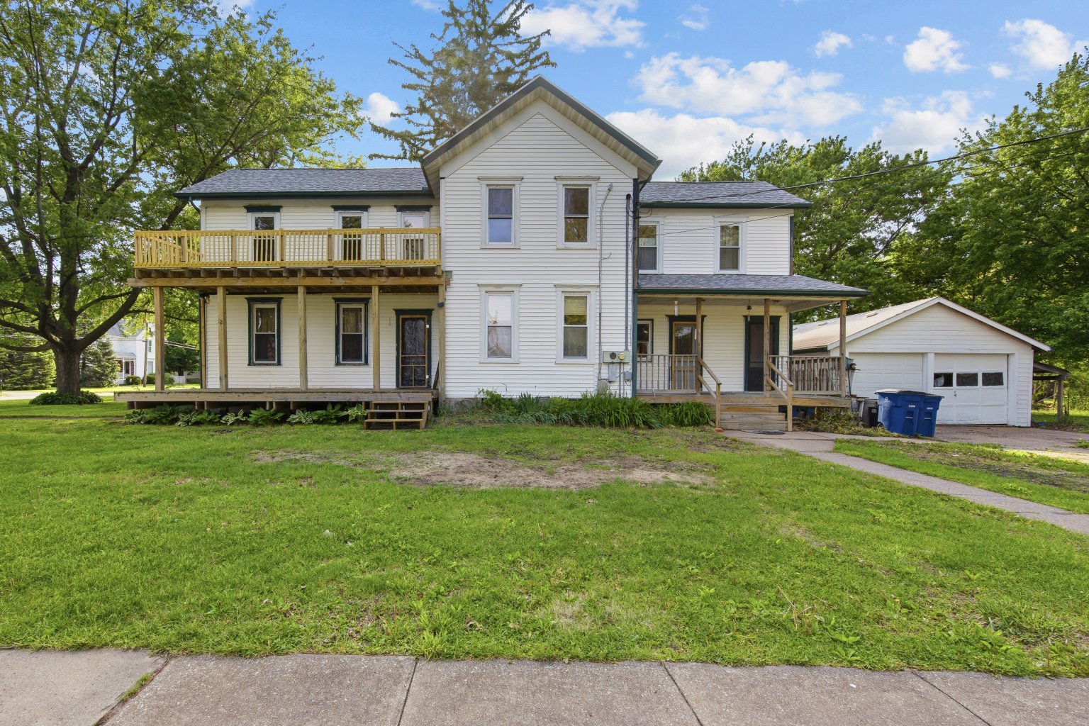 200 W Locust Street, Cambridge, IL
