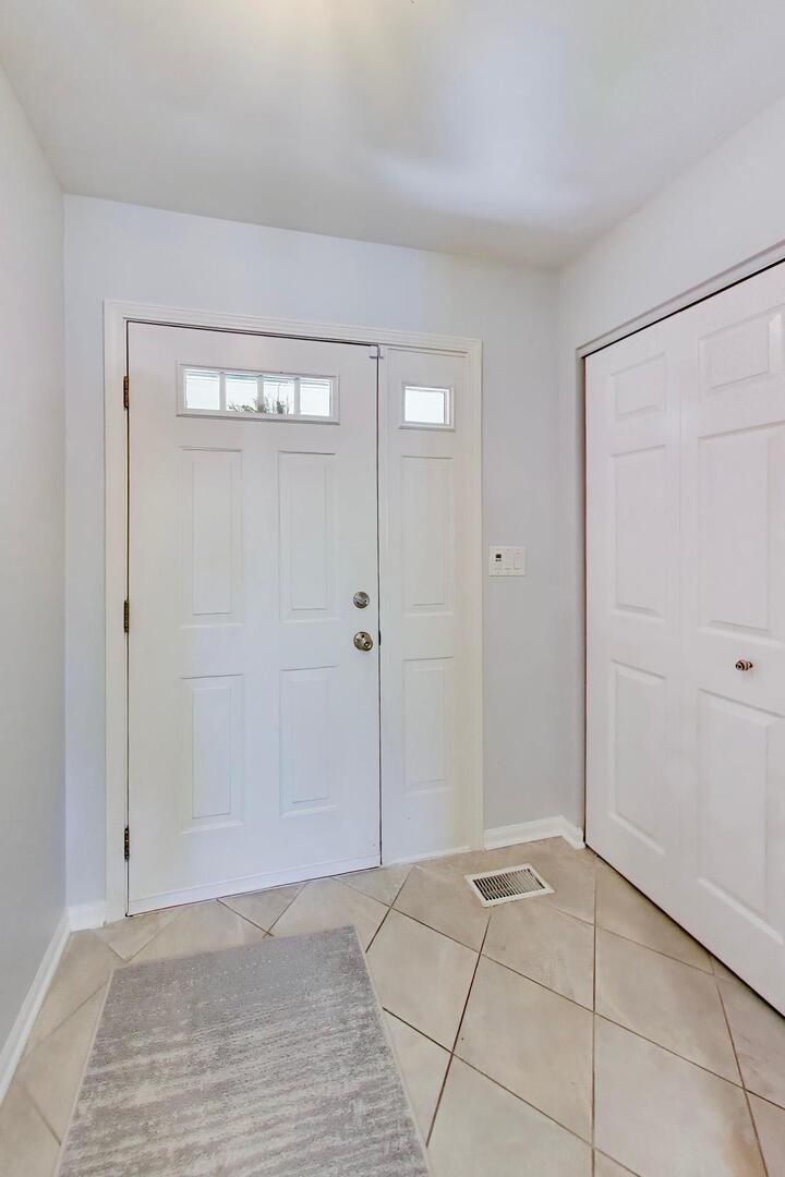882 Poplar Lane, Deerfield, IL