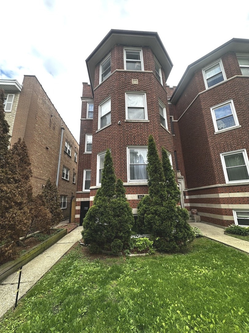 1647 W Sherwin Avenue #1, Chicago, IL