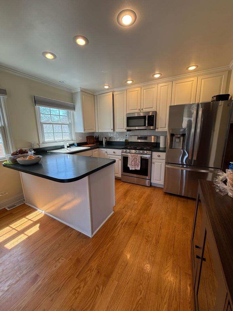 939 Wayne Avenue, Deerfield, IL