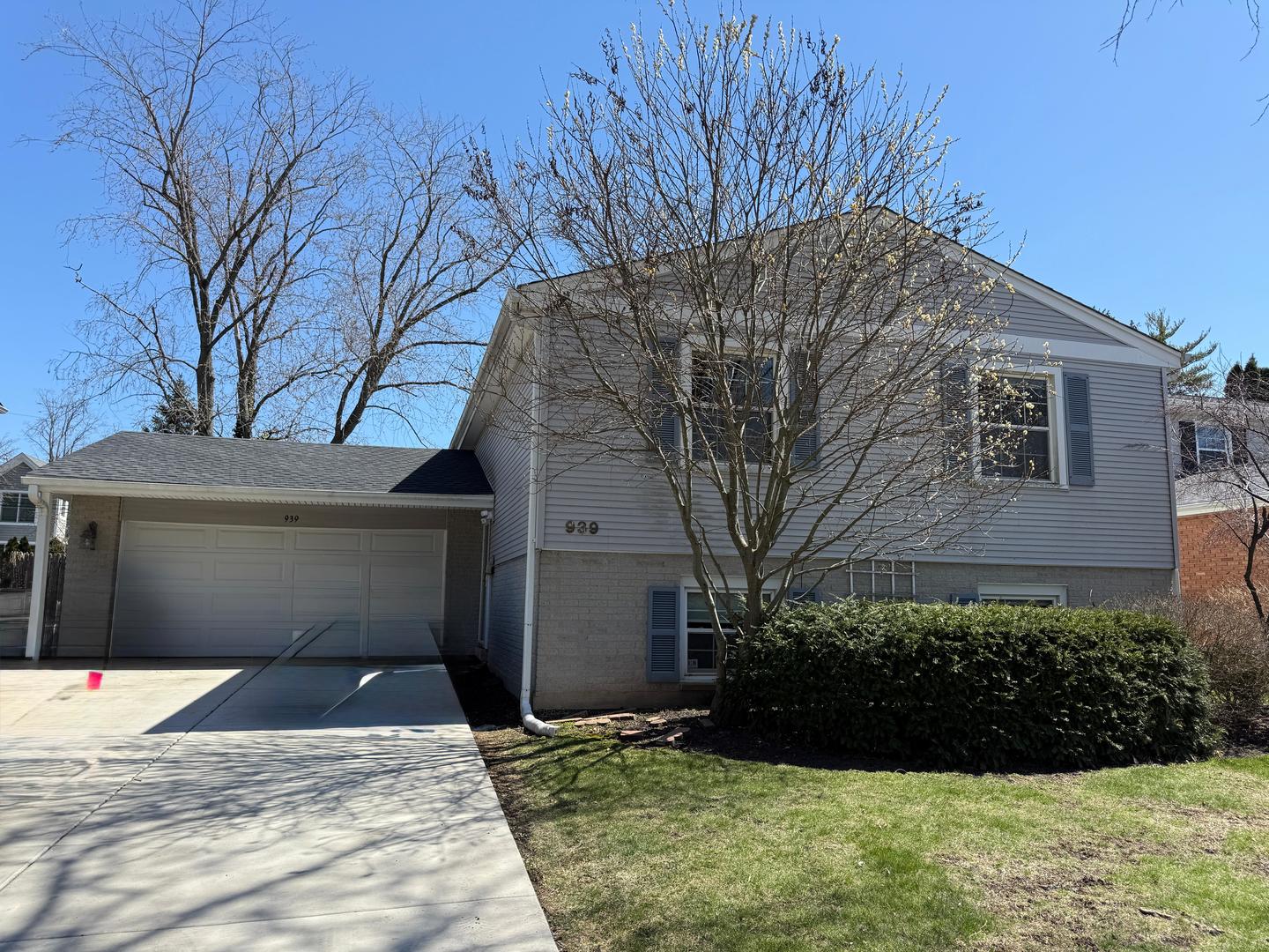 939 Wayne Avenue, Deerfield, IL