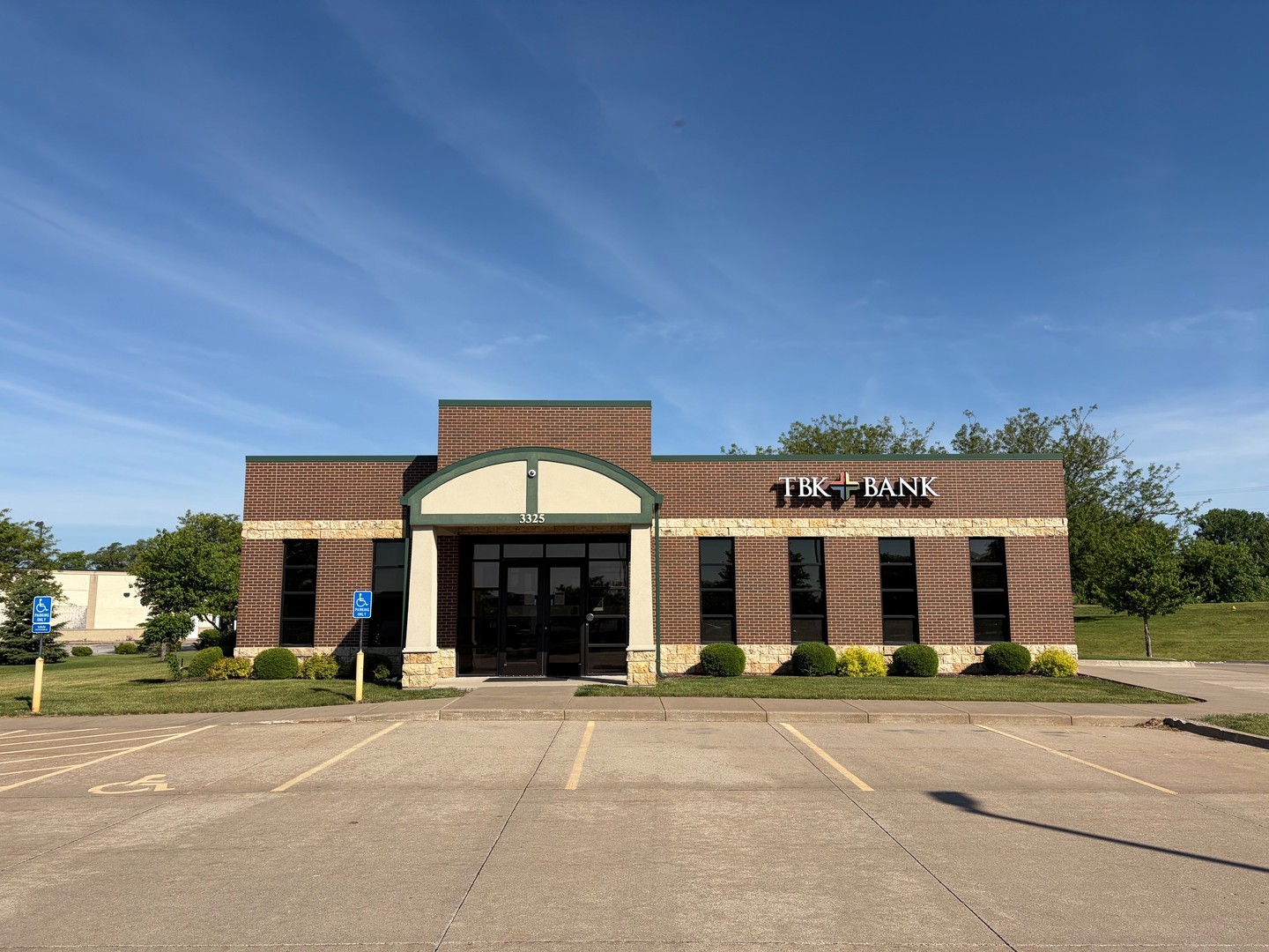 3325 W Kimberly Road, Davenport, IA