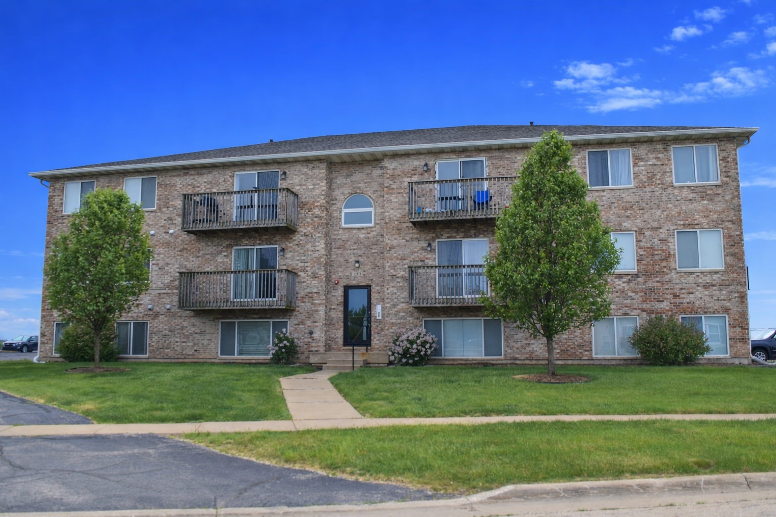 565 N Strack Street #302, Cortland, IL