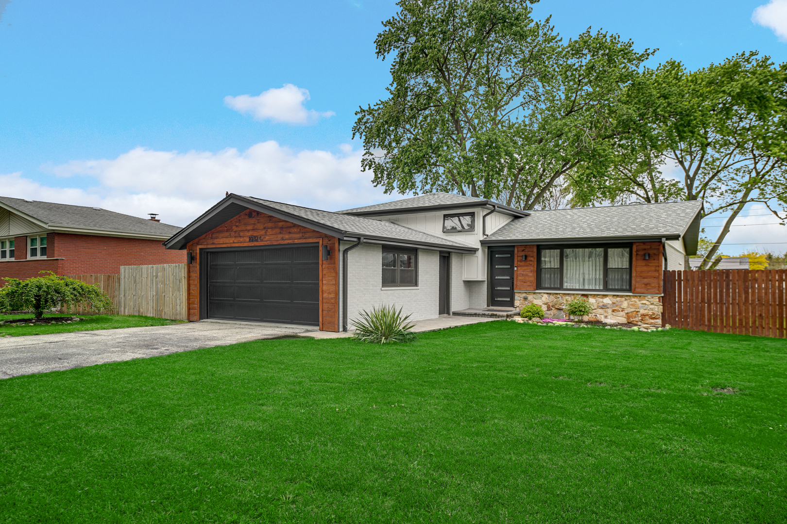 10324 S 81st Avenue, Palos Hills, IL