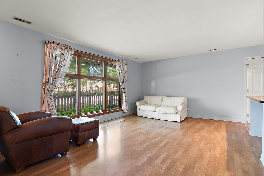 7440 W Everell Avenue, Chicago, IL