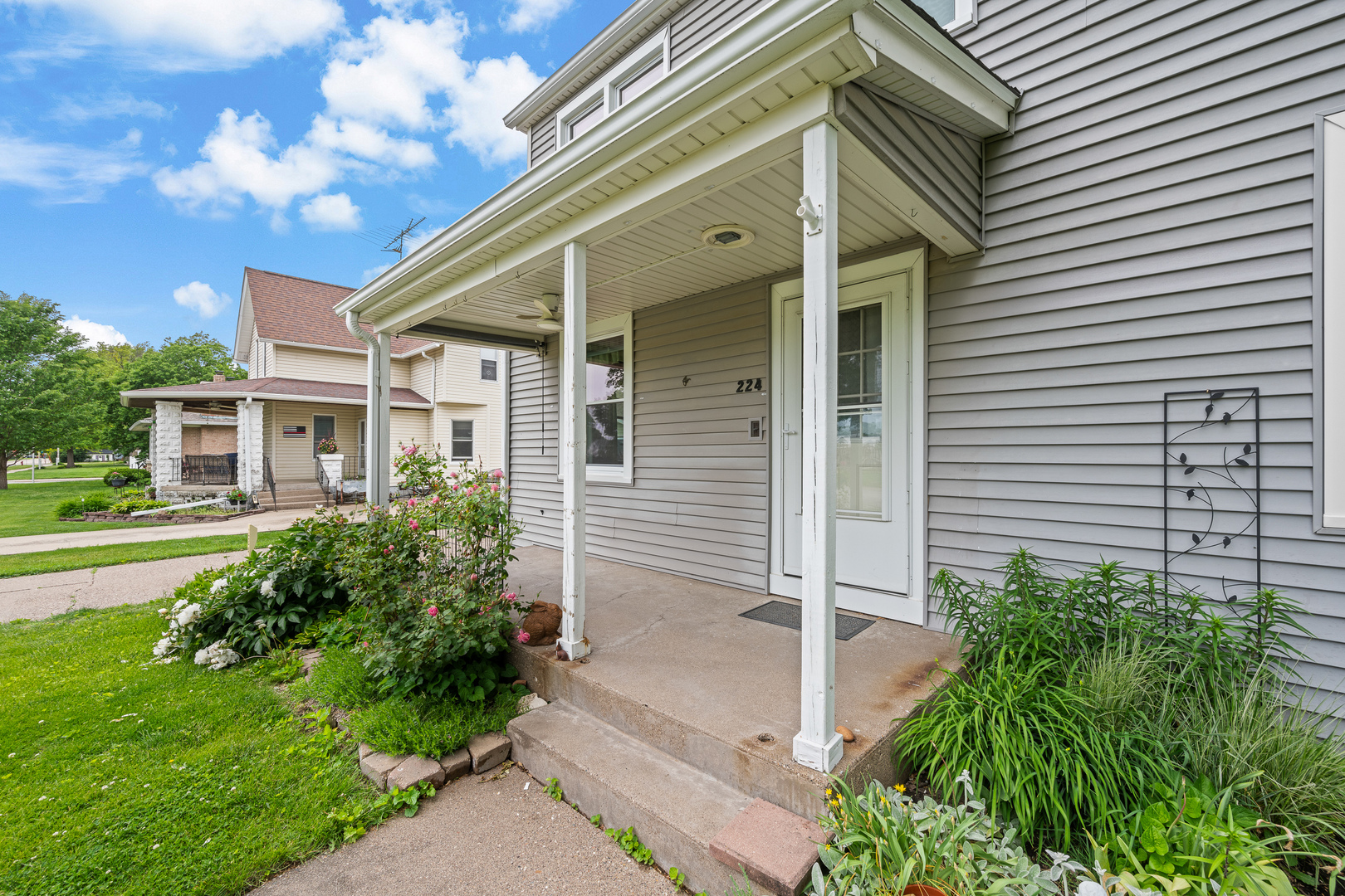 224 E James Street, Walcott, IA