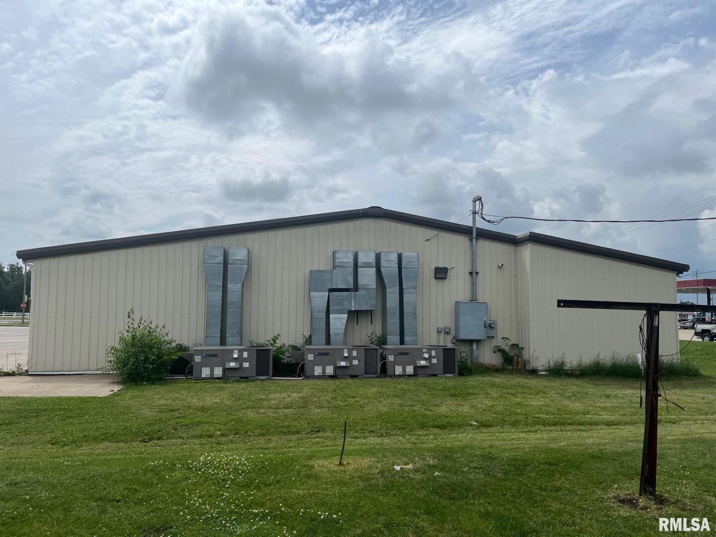 702 N Highway 61, Wapello, IA