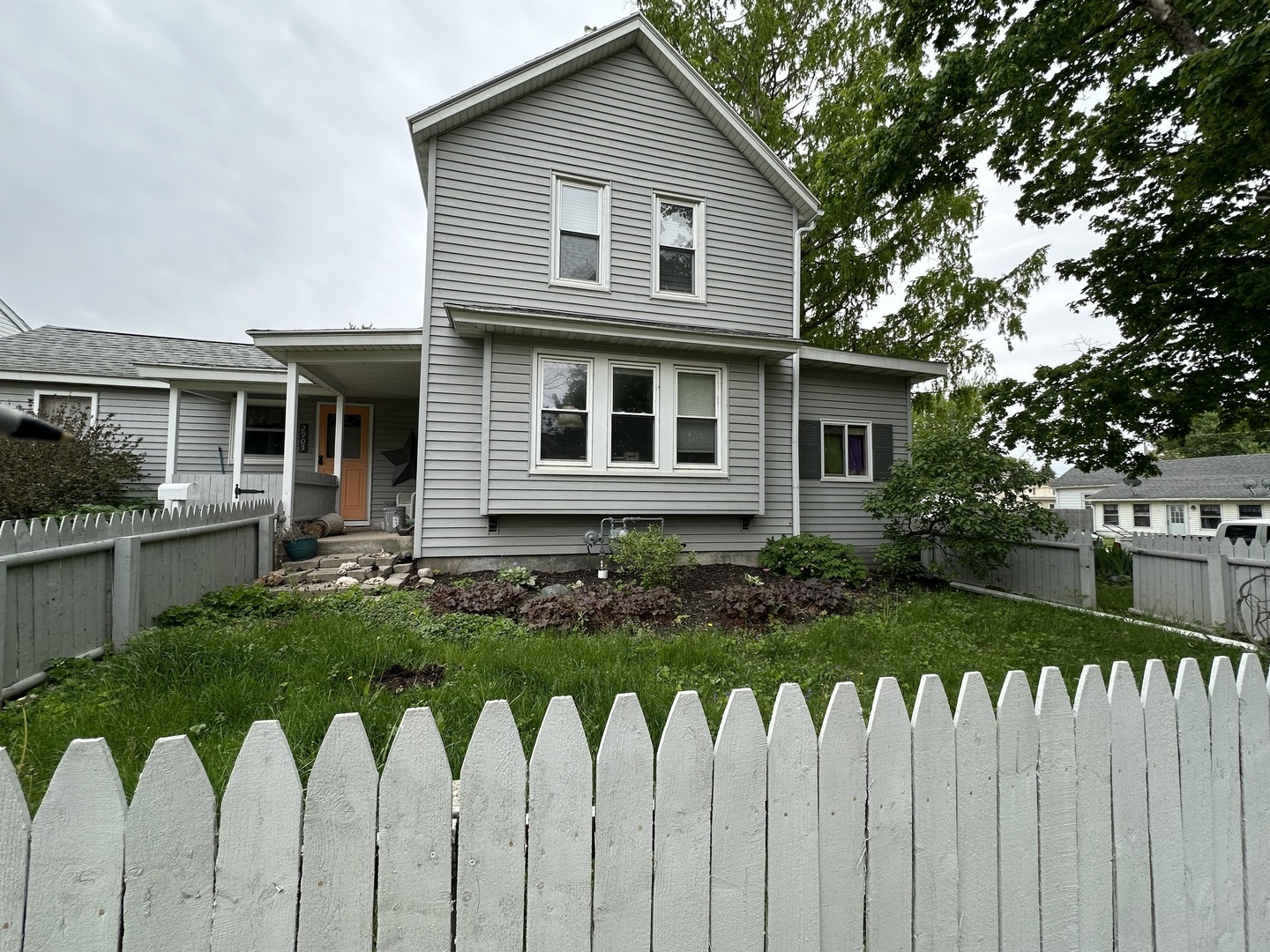 2905 PERSHING Boulevard, Clinton, IA