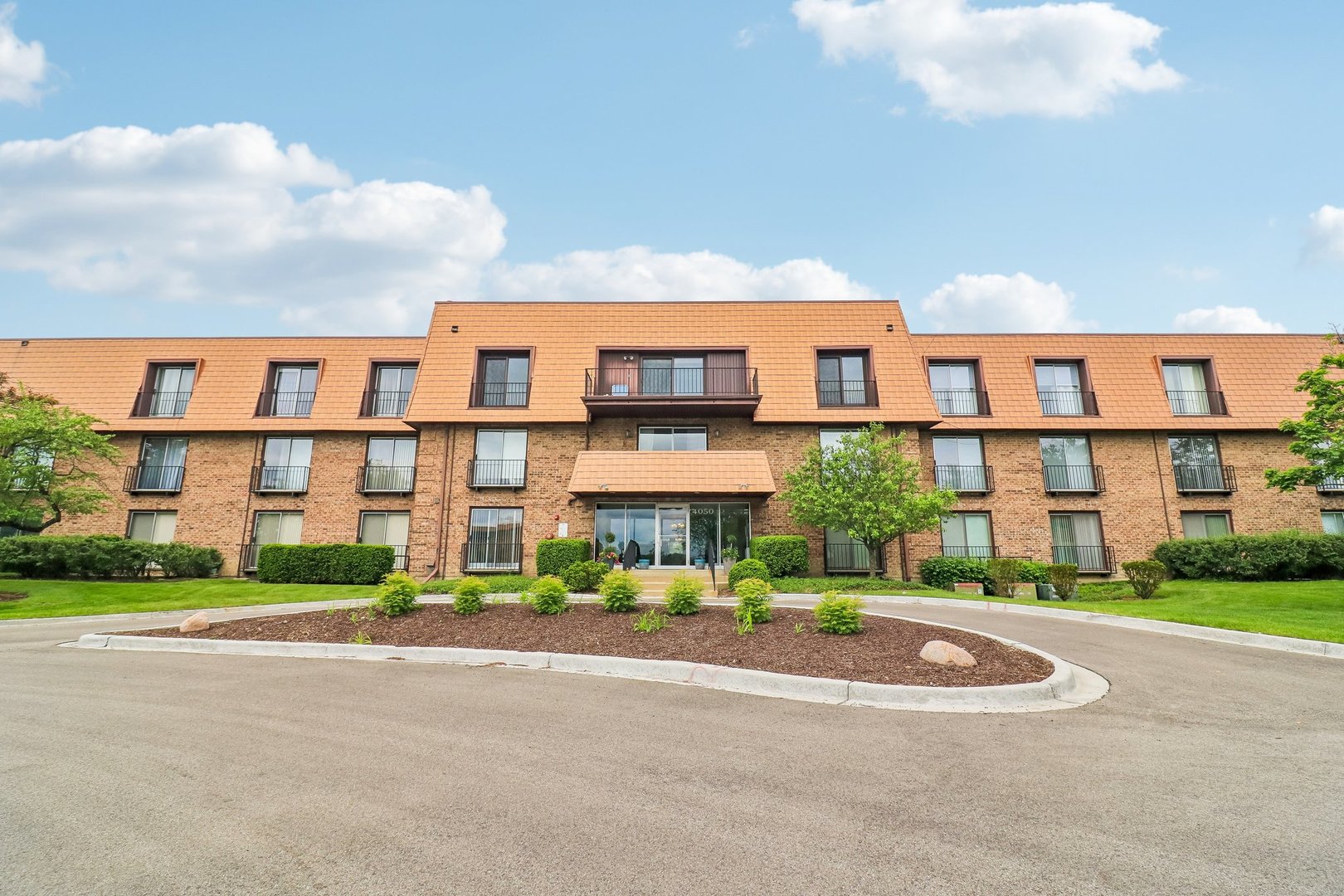 4050 Dundee Road #303, Northbrook, IL