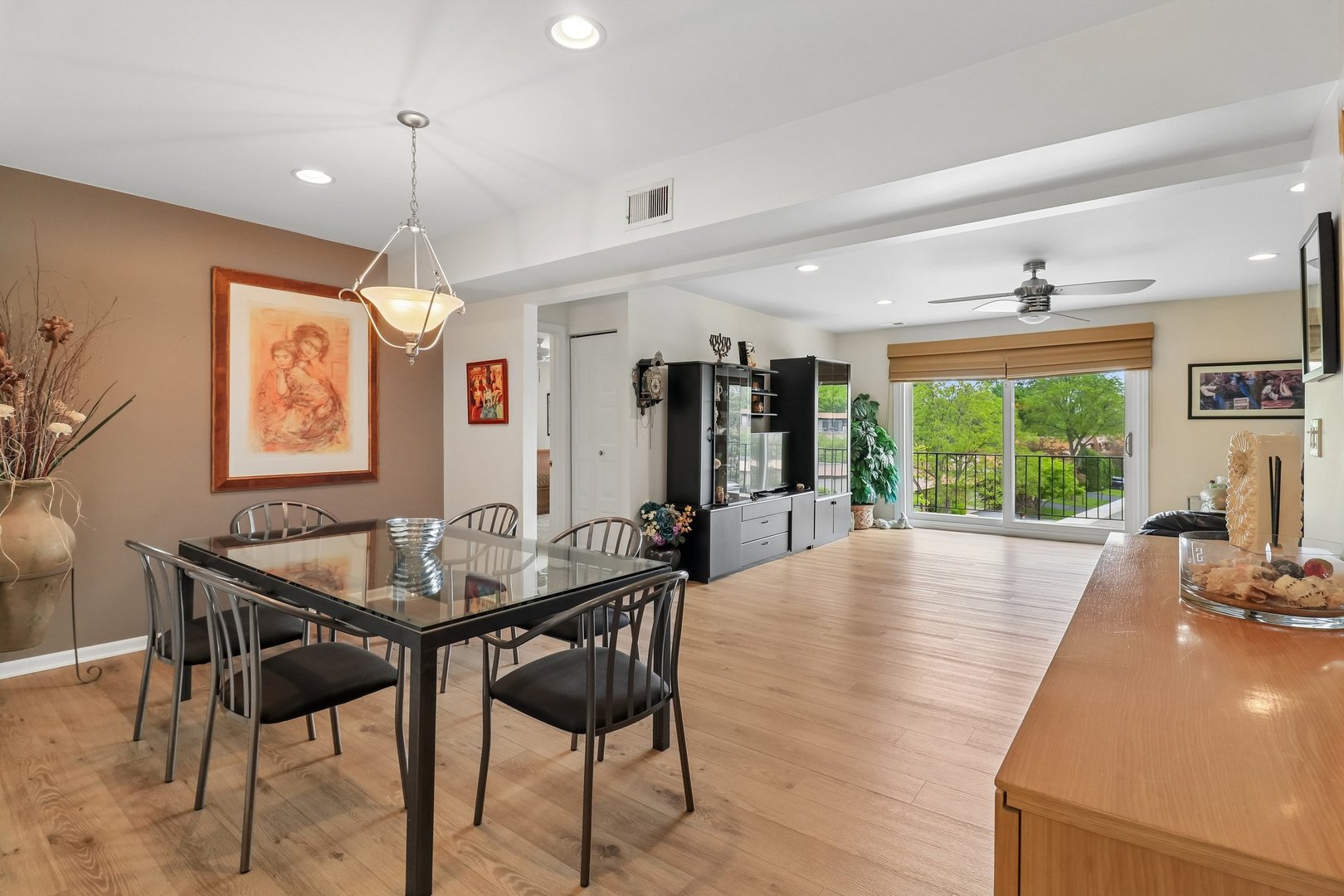 4050 Dundee Road #303, Northbrook, IL