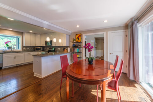 586 EARL Drive, Northfield, IL