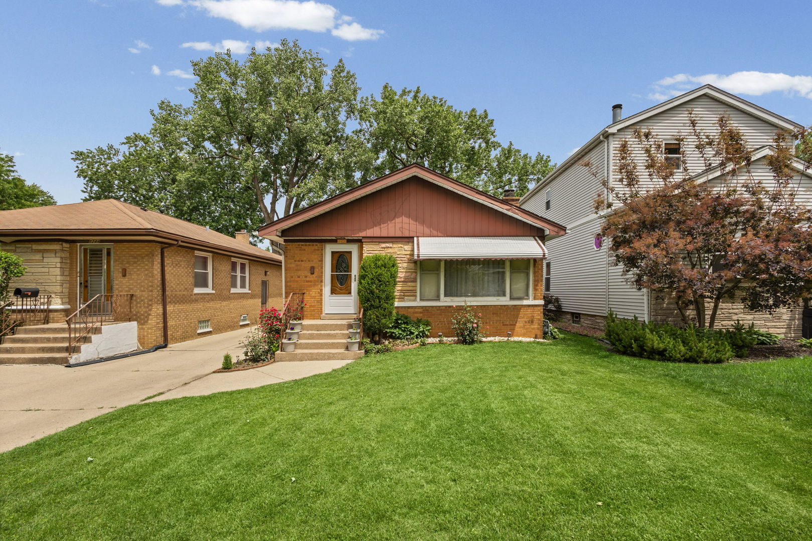 8240 45th Street, Lyons, IL