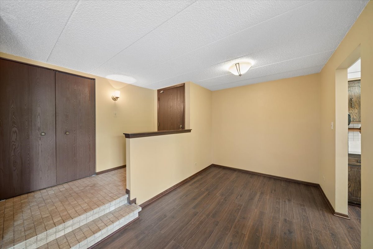 525 Cumnor Road #204, Westmont, IL