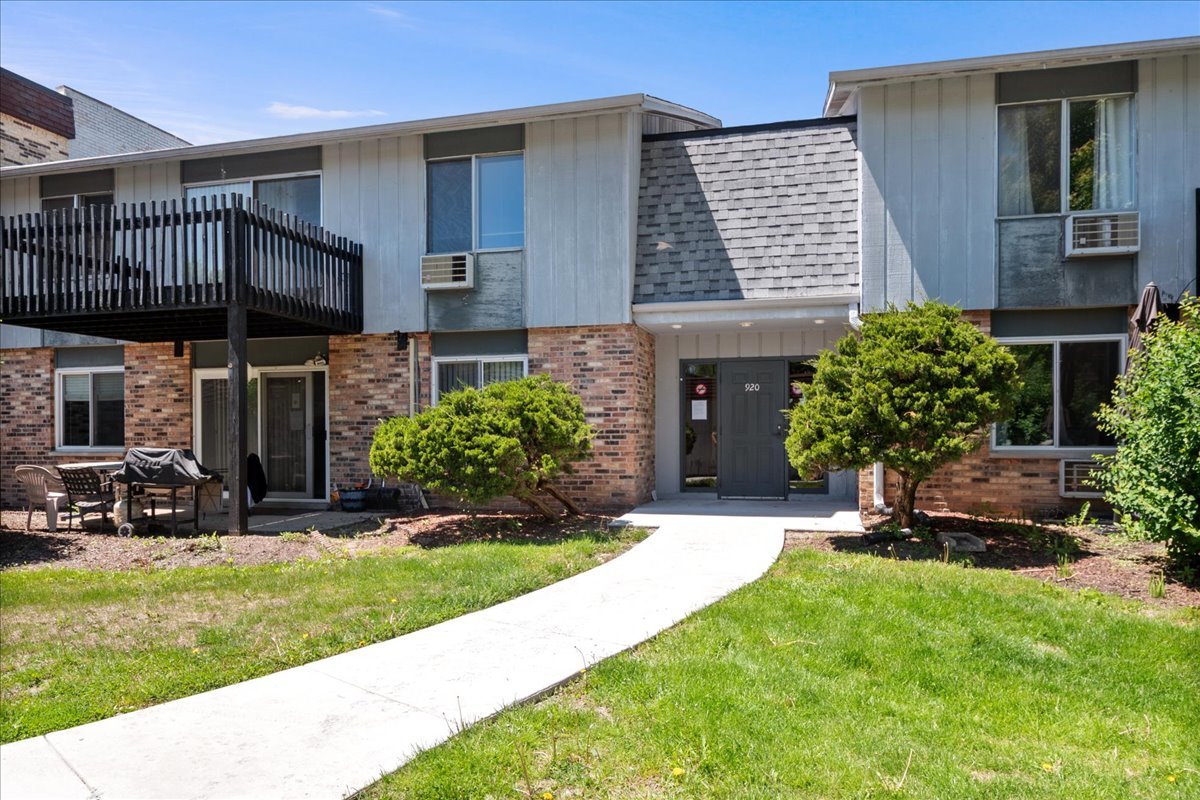 920 E Old Willow Road #202, Prospect Heights, IL