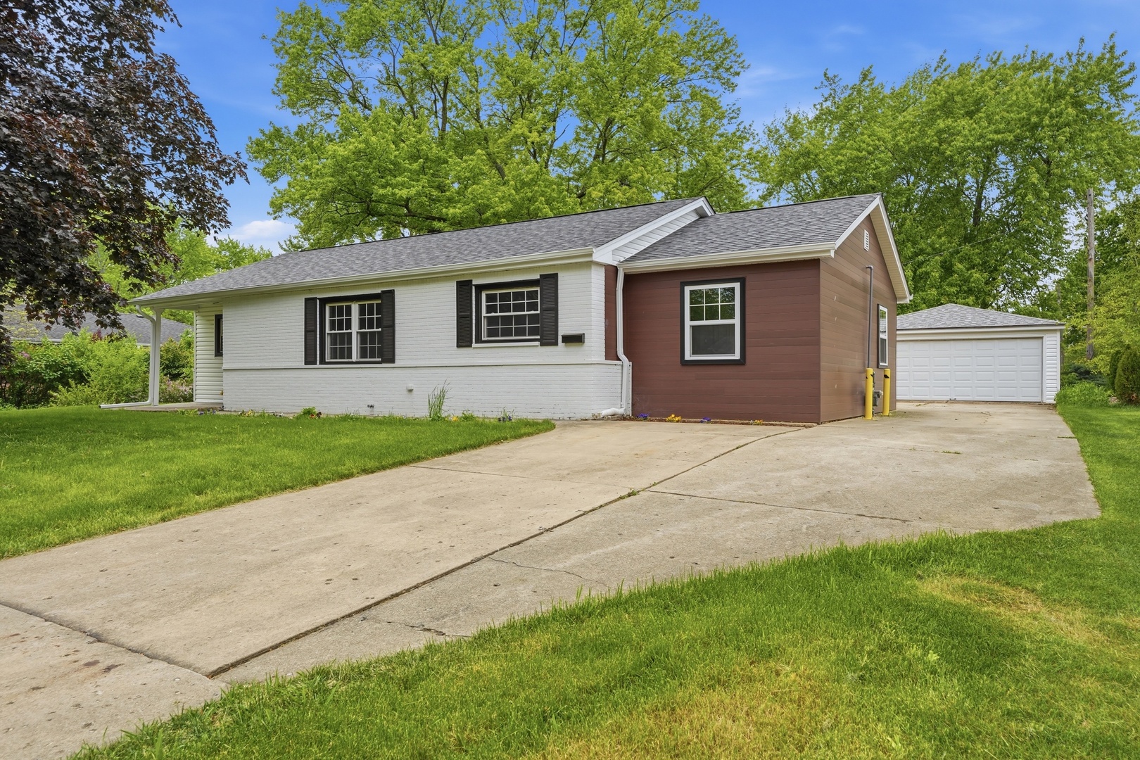 960 Basswood Street, Hoffman Estates, IL