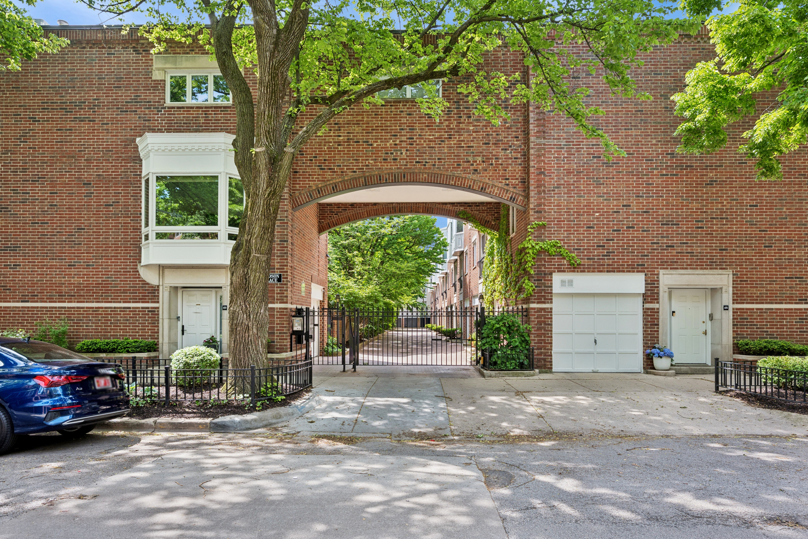 1843 N Hudson Avenue #A, Chicago, IL