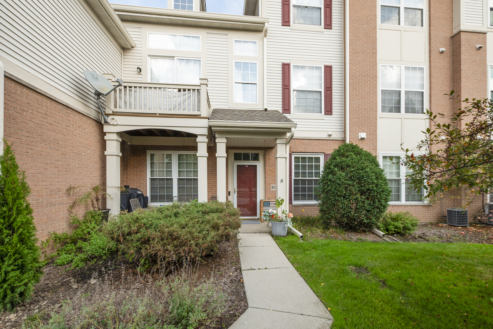 8120 Concord Lane #H, Justice, IL