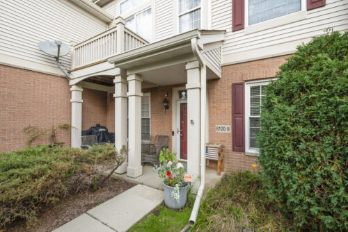 8120 Concord Lane #H, Justice, IL