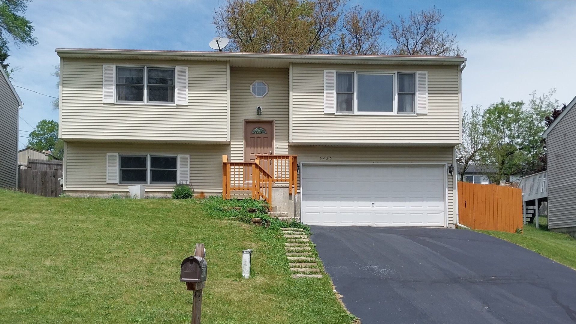 5420 Hillside Drive, McHenry, IL