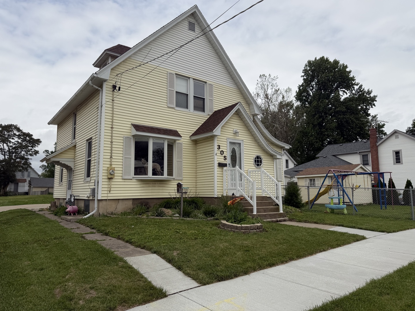 305 S Clinton Street, Morrison, IL