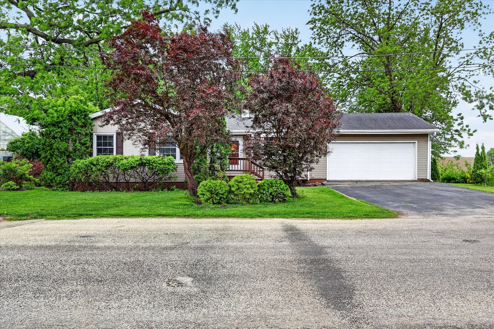 405 W Cherry Street, Forreston, IL