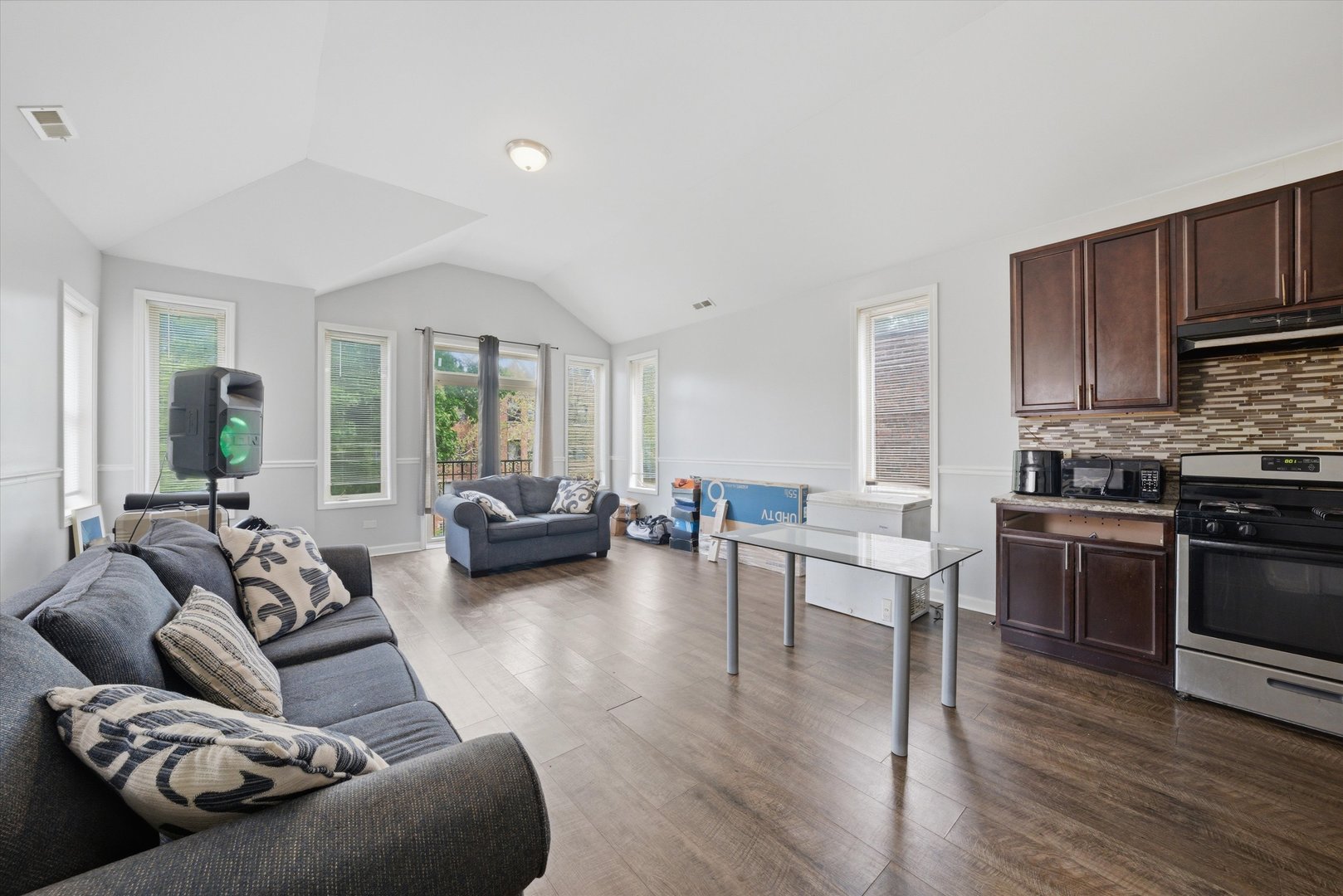 7952 S Marquette Avenue, Chicago, IL