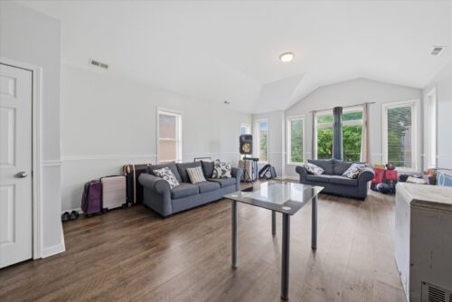 7952 S Marquette Avenue, Chicago, IL