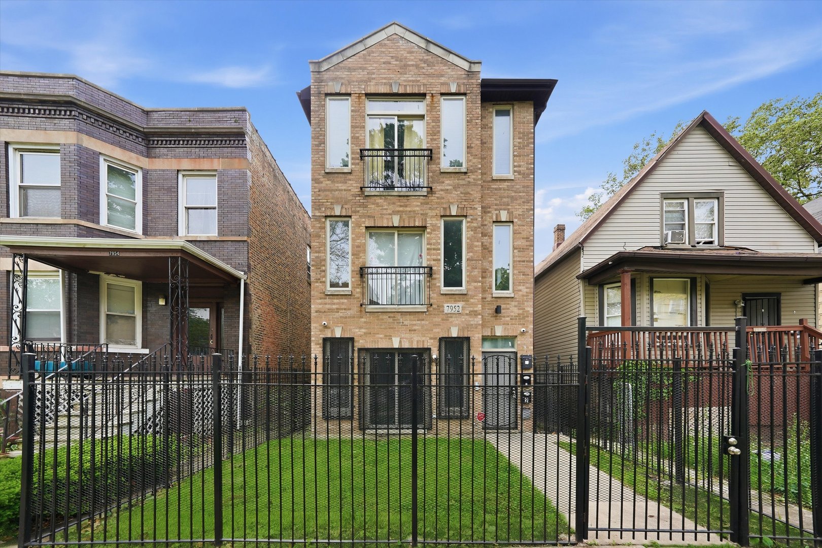 7952 S Marquette Avenue, Chicago, IL