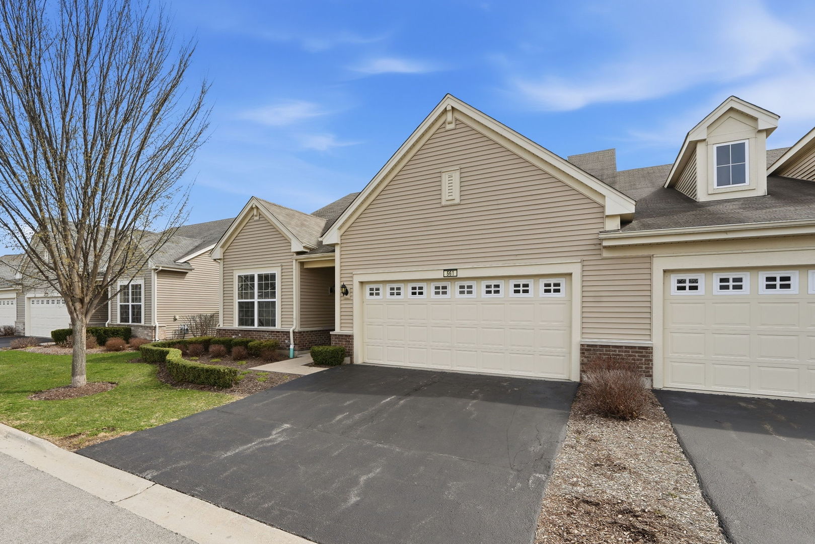 561 Autumn Circle, Pingree Grove, IL