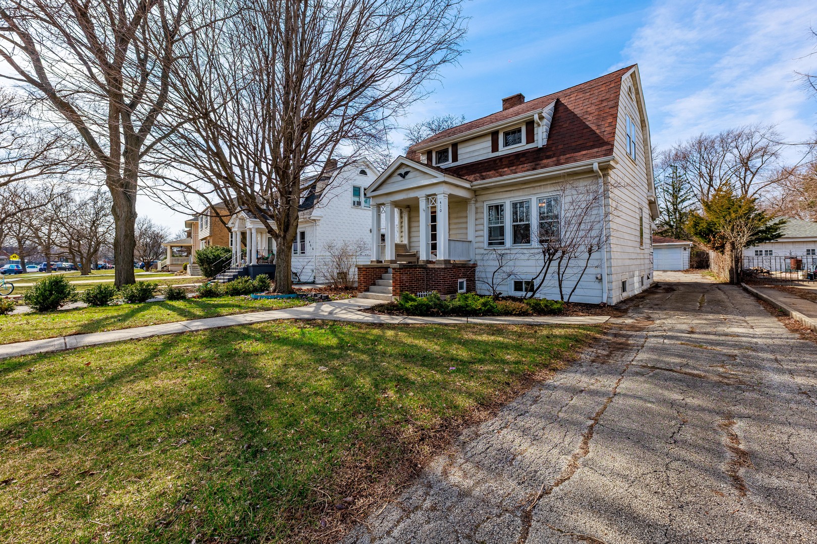 410 Repton Road, Riverside, IL