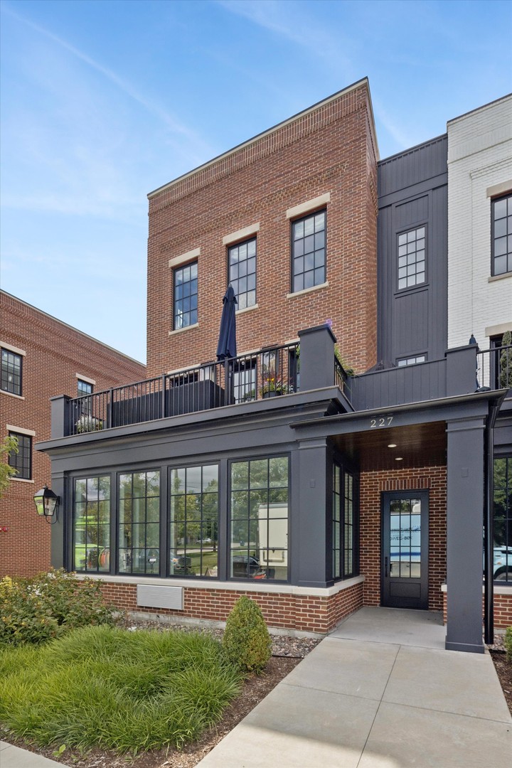 227 Burlington Avenue #2, Clarendon Hills, IL