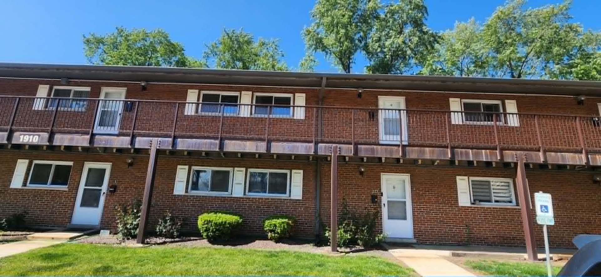 1910 W HATHERLEIGH Court #2D, Mount Prospect, IL