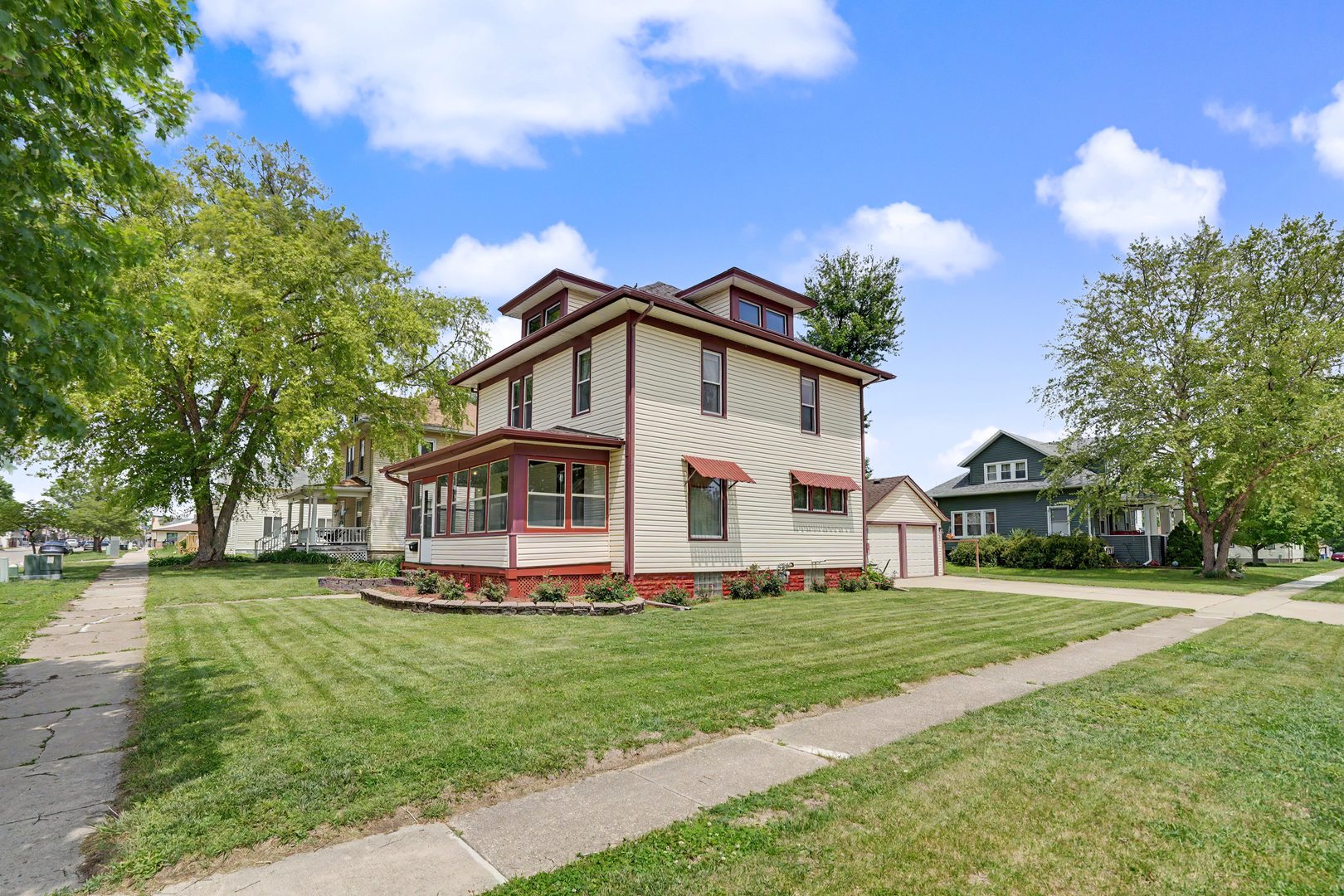502 6th Avenue, Dewitt, IA