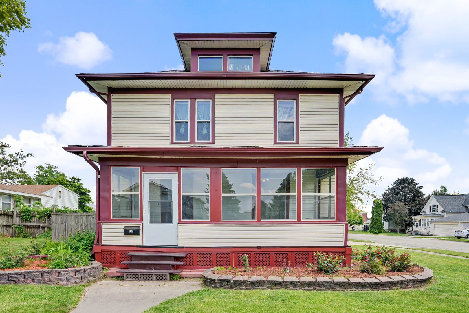 502 6th Avenue, Dewitt, IA