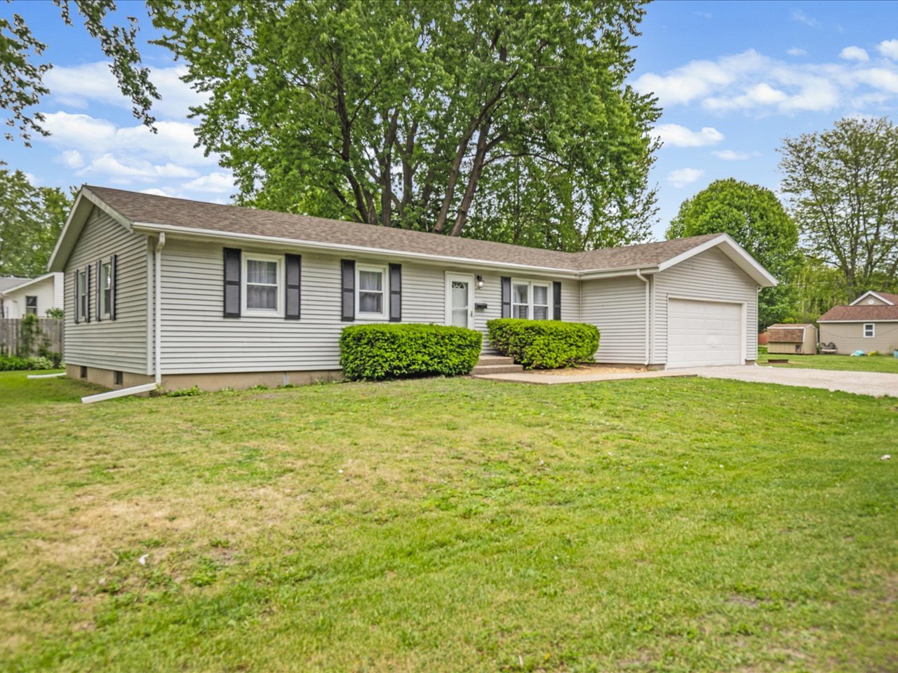 118 W Hawley Street, Amboy, IL