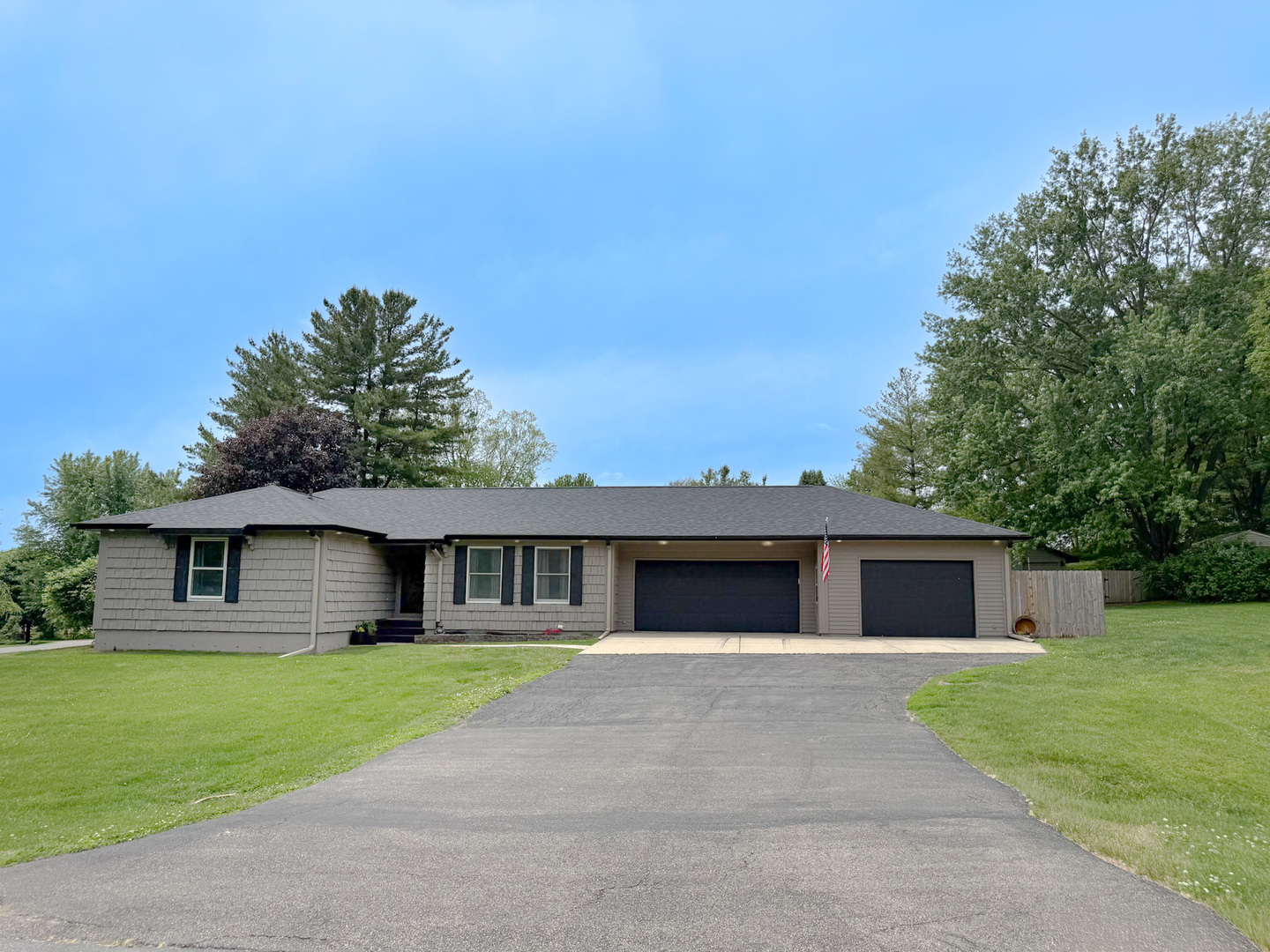 150 S Hickory Lane, Oregon, IL