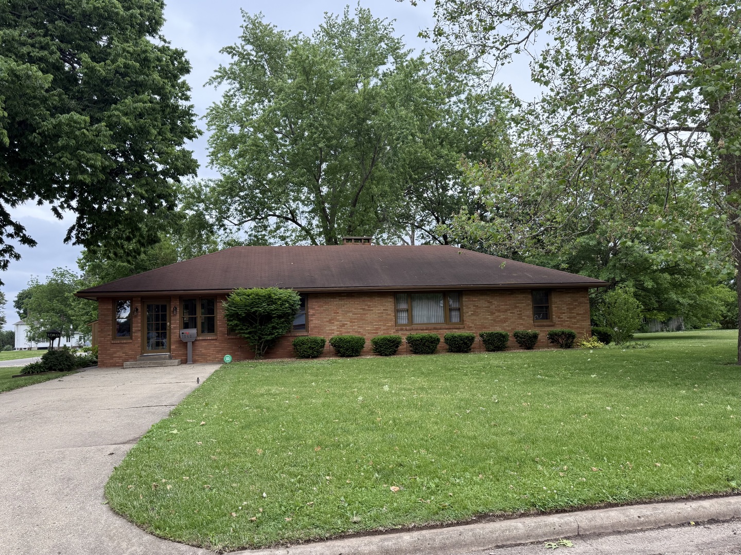 1048 Warren Street, Henry, IL